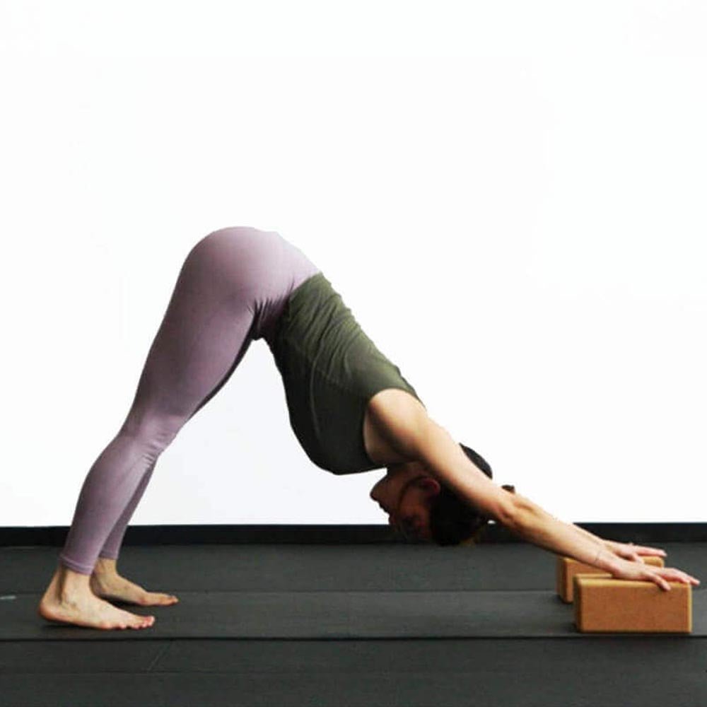 - Bloc de yoga en liège aggloméré 7,5 x 15 x 23 cm bords arrondis Mandala Om gravé - Accessoires de yoga, vêtements et tapis de yoga au naturel