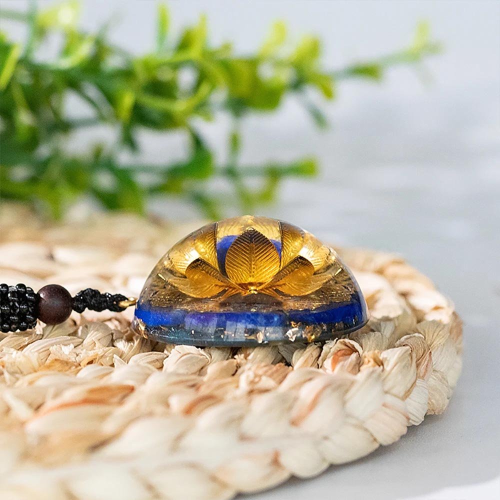 - Collier pendentif dôme orgonite méditation anti onde Lapis lasuli fleur de lotus ciselée - Accessoires de yoga, vêtements et tapis de yoga au naturel