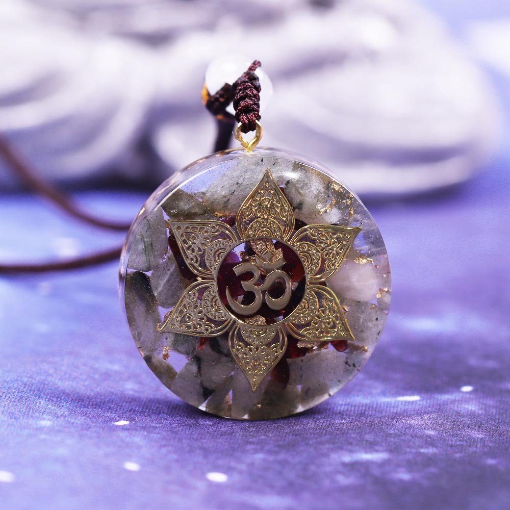 - Collier pendentif orgonite Labradorite grenat yoga Mandala - Accessoires de yoga, vêtements et tapis de yoga au naturel