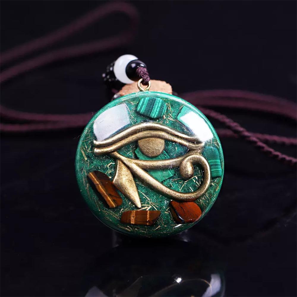 - Collier pendentif orgonite Oeil d'Horus Malachite - Accessoires de yoga, vêtements et tapis de yoga au naturel