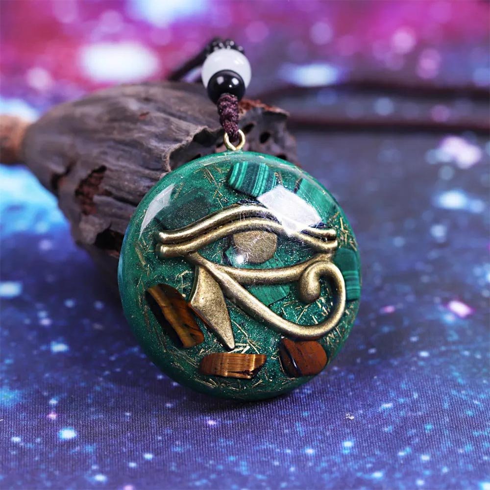 - Collier pendentif orgonite Oeil d'Horus Malachite - Accessoires de yoga, vêtements et tapis de yoga au naturel