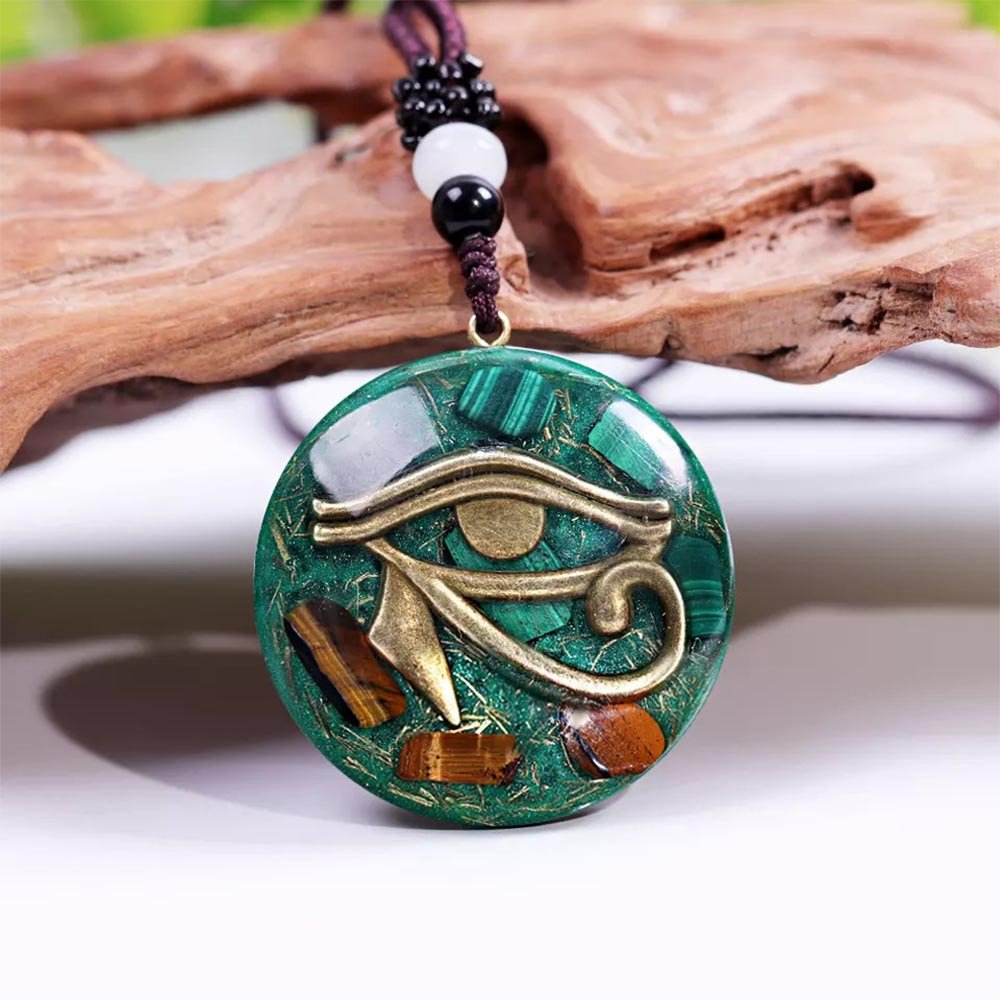 - Collier pendentif orgonite Oeil d'Horus Malachite - Accessoires de yoga, vêtements et tapis de yoga au naturel