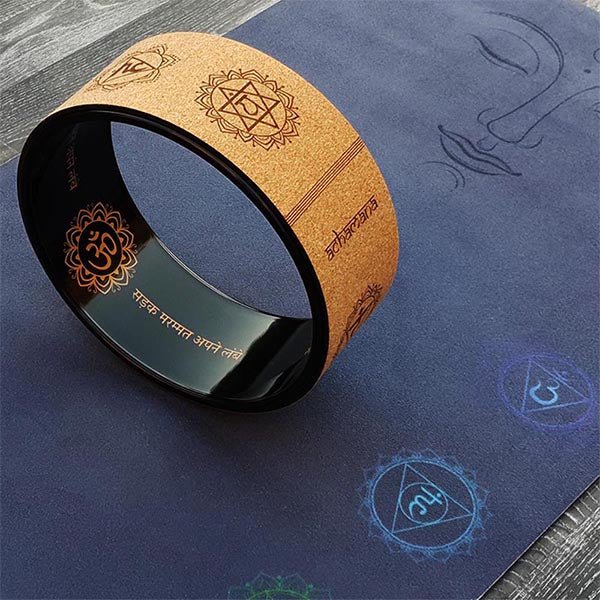 - Roue de yoga, Pilates, fitness surface liège - 7 chakras + sac Mandala - Accessoires de yoga, vêtements et tapis de yoga au naturel