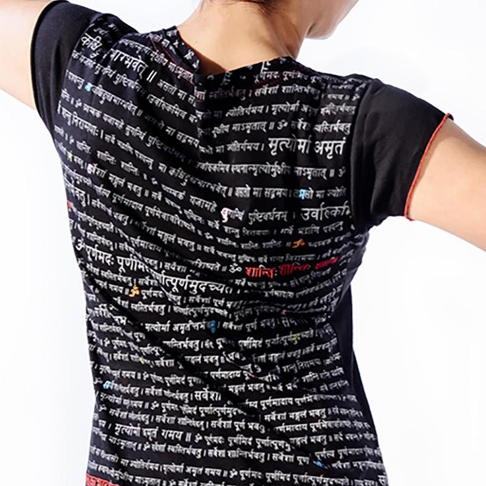 Taille unique XS à M - T-shirt de yoga femme coton biologique - Tryambakam mantra imprimé et brodé - Accessoires de yoga, vêtements et tapis de yoga au naturel