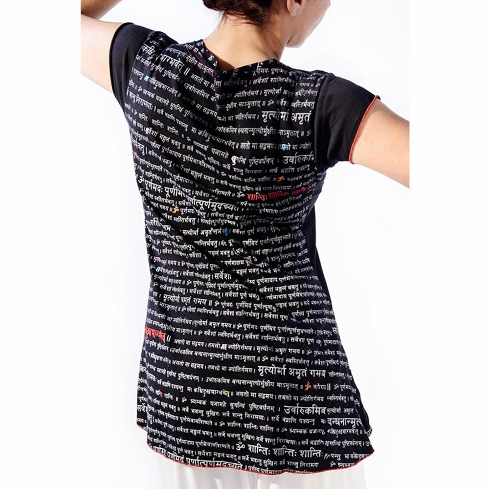 Taille unique XS à M - T-shirt de yoga femme coton biologique - Tryambakam mantra imprimé et brodé - Accessoires de yoga, vêtements et tapis de yoga au naturel